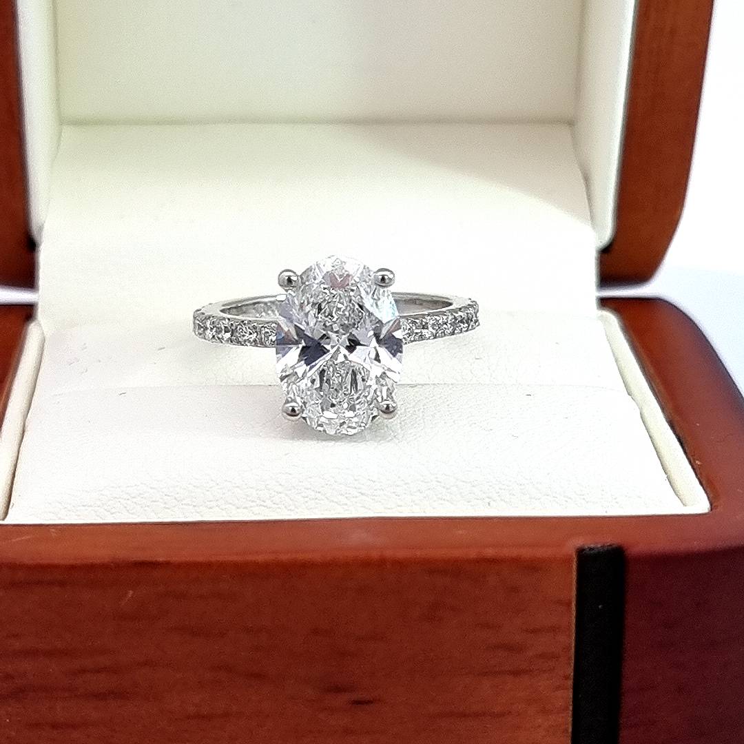 $12.25K Value - IGI Certified, 3.54 Carat E/VVS2, Oval Cut LG Diamond Engagement Ring!