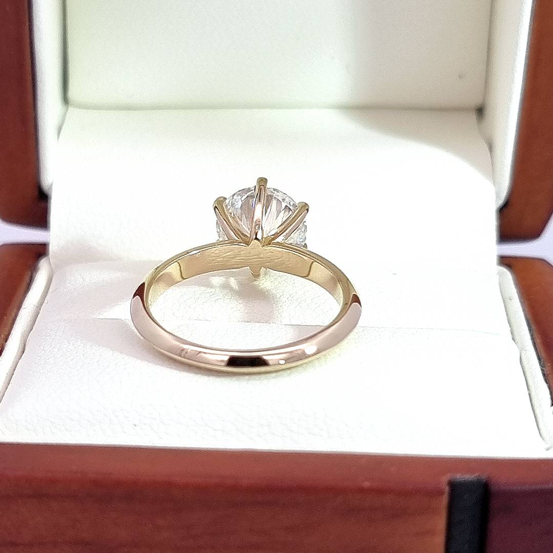 $8K - IGI Certified, 2.22 Carat D/VVS2, Round Cut LG Diamond Engagement Ring!