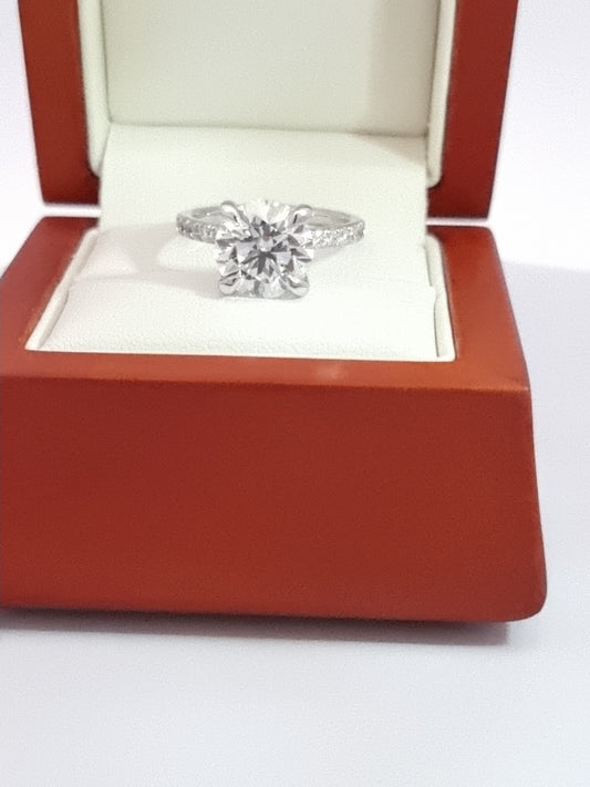 Save OVER 50%. Magnificent 3.25 Ct, D VVS2 Centre Diamond & Accents in Platinum!