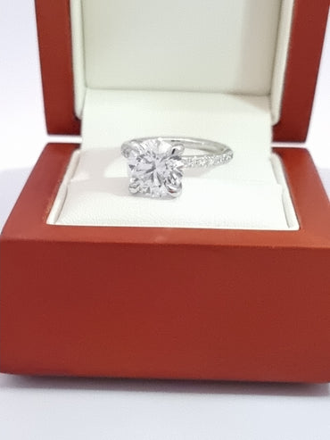 Save OVER 50%. Magnificent 3.25 Ct, D VVS2 Centre Diamond & Accents in Platinum!
