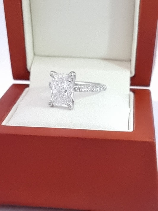 Hefty 3.09 Ct, D VVS2 Radiant Cut LG Diamond & Accents in Solid Platinum Setting! Save 50%+