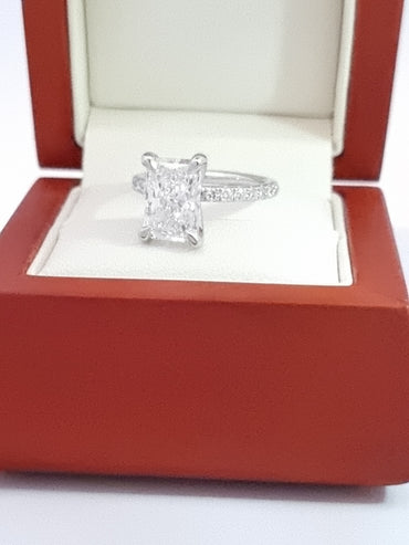 Hefty 3.09 Ct, D VVS2 Radiant Cut LG Diamond & Accents in Solid Platinum Setting! Save 50%+