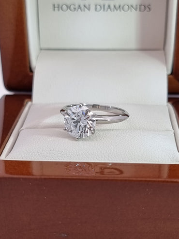 $6800 VAL: 2.25 Ct, D Colour, VS1 Clarity, LG Round Cut Diamond in Solid Platinum Setting!