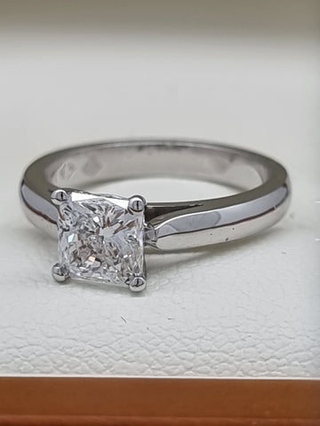 Breathtaking Radiant Cut Solitaire in White Gold