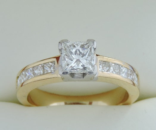 F/G VS Diamond Engagement Ring