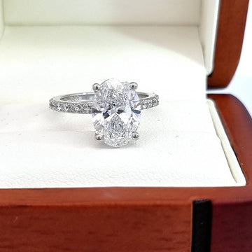 $12.25K Value - IGI Certified, 3.54 Carat E/VVS2, Oval Cut LG Diamond Engagement Ring!