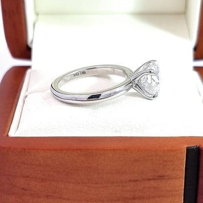 IGI, E Colour & VS1 Clarity, 2.24 Carat Round Cut Diamond Engagement Ring! Lab Grown!