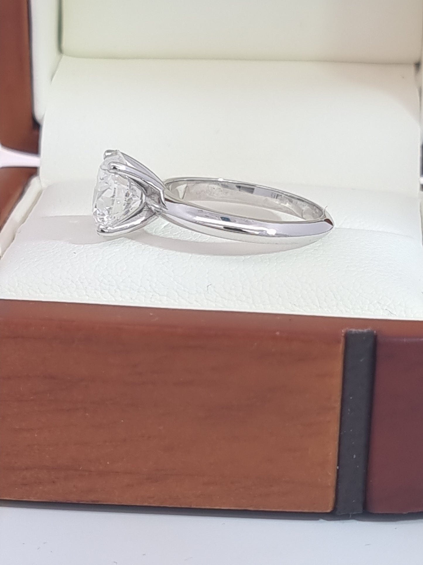 2.52 Carat Round Cut, LG Diamond Engagement Ring - 18K Knife Edge Setting