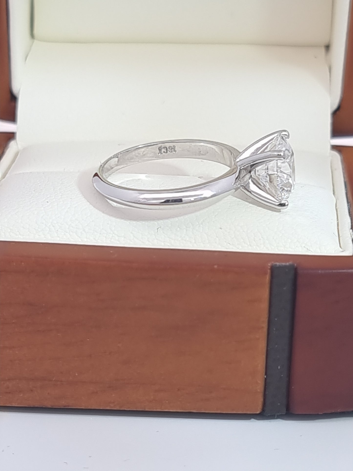 2.52 Carat Round Cut, LG Diamond Engagement Ring - 18K Knife Edge Setting