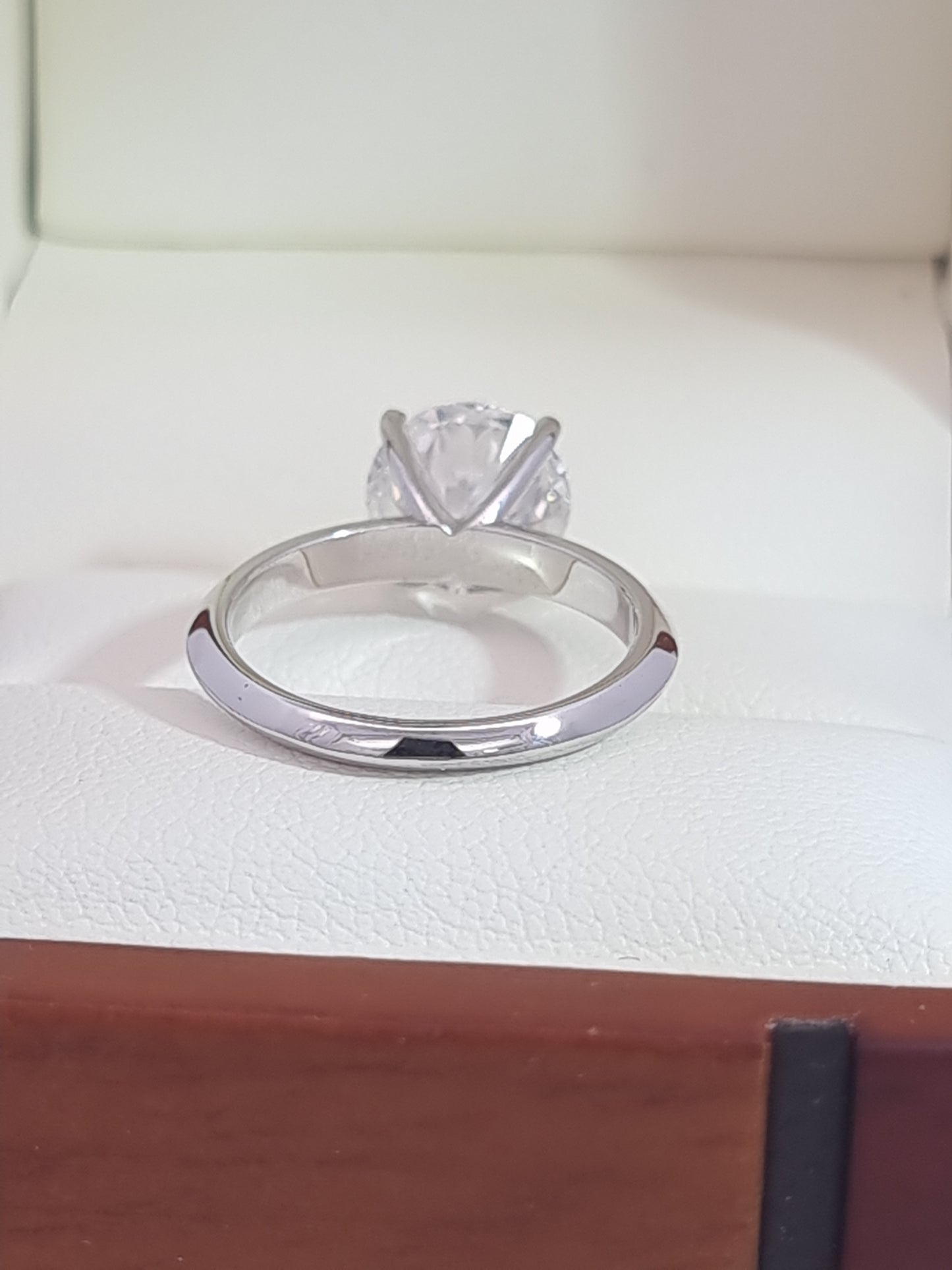 2.52 Carat Round Cut, LG Diamond Engagement Ring - 18K Knife Edge Setting