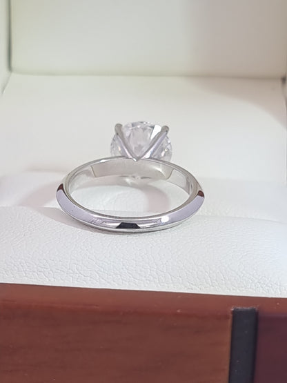 2.52 Carat Round Cut, LG Diamond Engagement Ring - 18K Knife Edge Setting