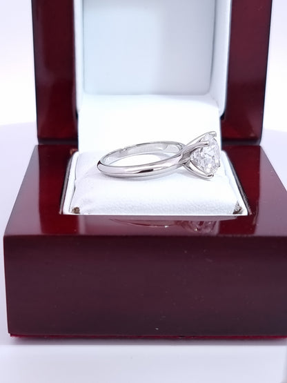 Stunning IGI, 2.67 Carat, E/VS1, 'IDEAL' Cut Diamond & Platinum Engagement Ring.