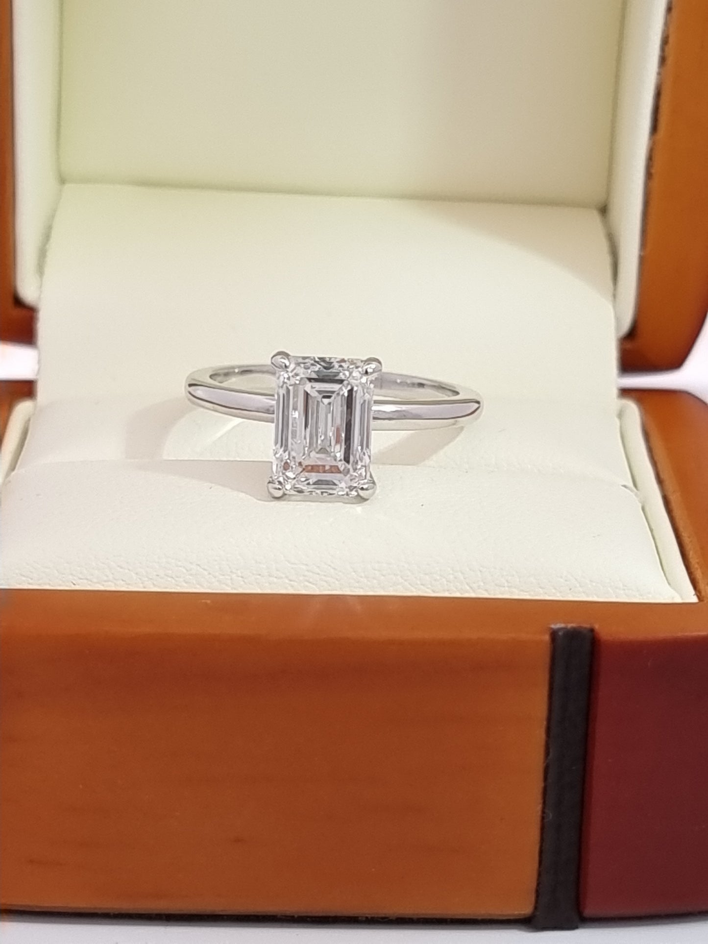 Elegant IGI, 2.50 Carat, E/VVS2, Emerald Cut Diamond & Platinum Engagement Ring