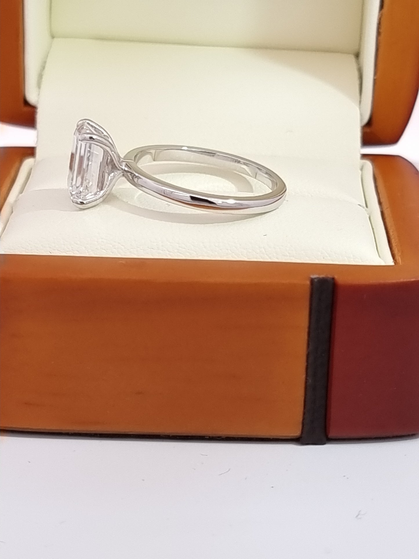 Elegant IGI, 2.50 Carat, E/VVS2, Emerald Cut Diamond & Platinum Engagement Ring