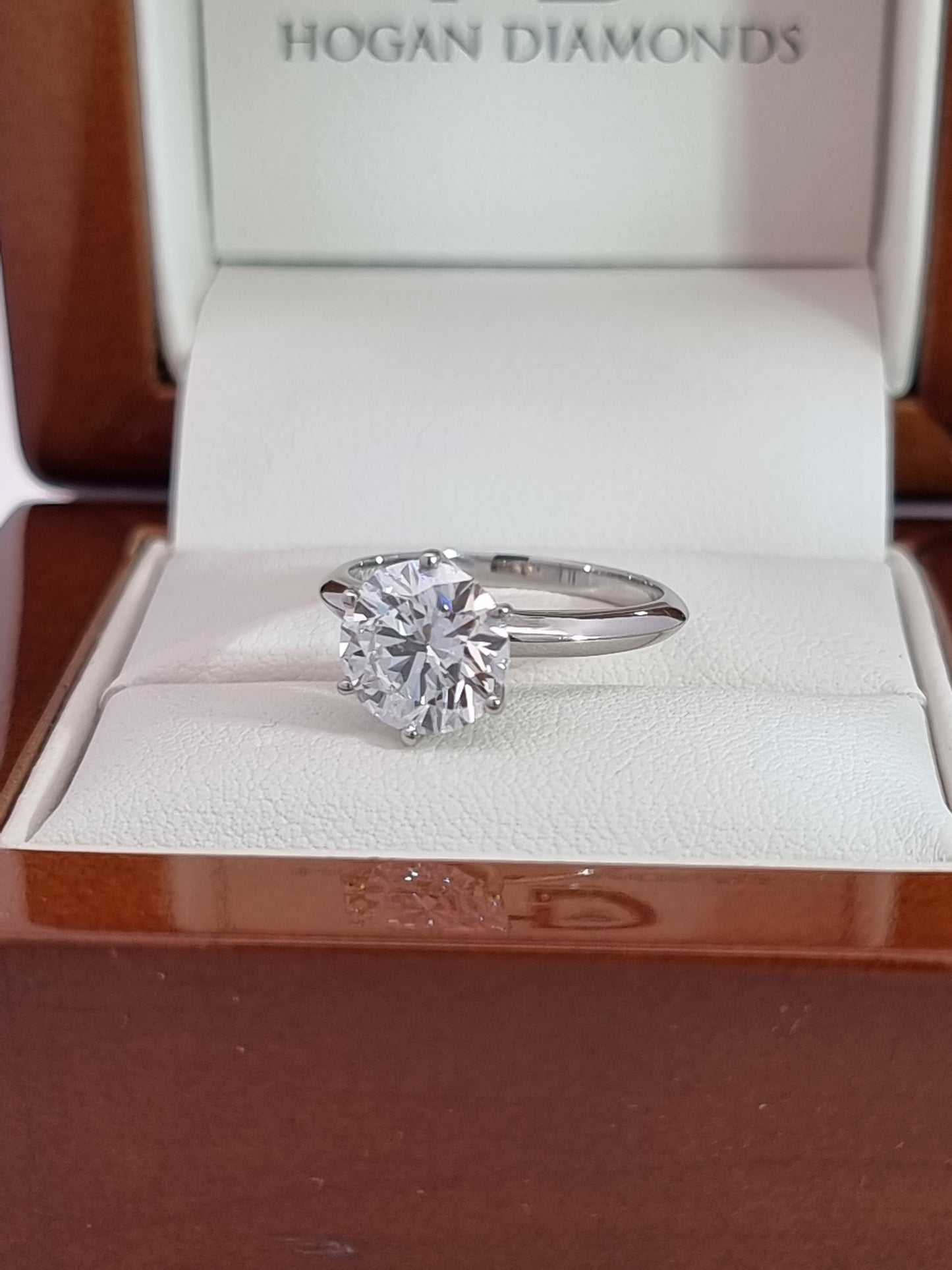 $6800 VAL: 2.25 Ct, D Colour, VS1 Clarity, LG Round Cut Diamond in Solid Platinum Setting!