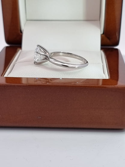 $6800 VAL: 2.25 Ct, D Colour, VS1 Clarity, LG Round Cut Diamond in Solid Platinum Setting!