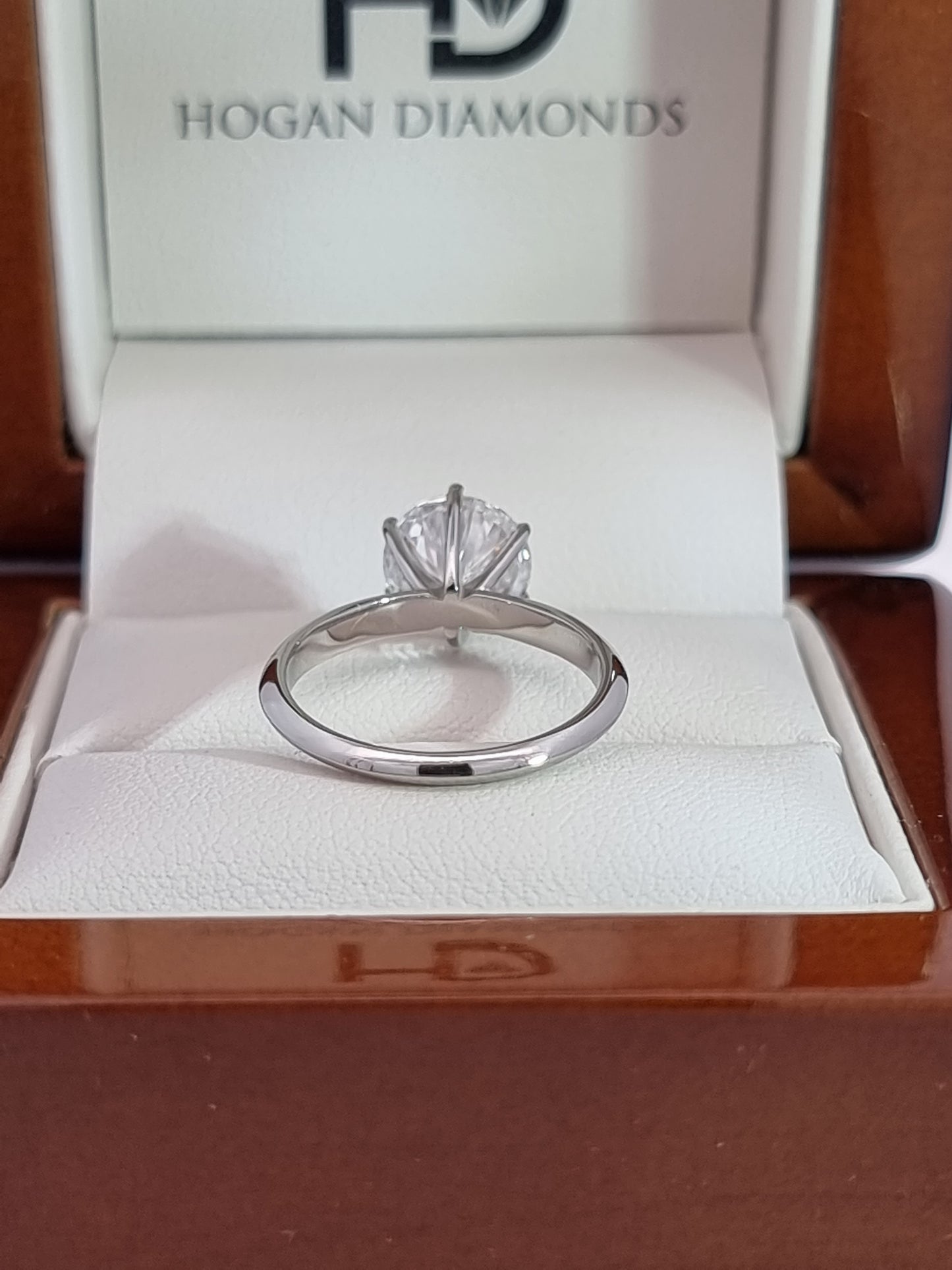 $6800 VAL: 2.25 Ct, D Colour, VS1 Clarity, LG Round Cut Diamond in Solid Platinum Setting!