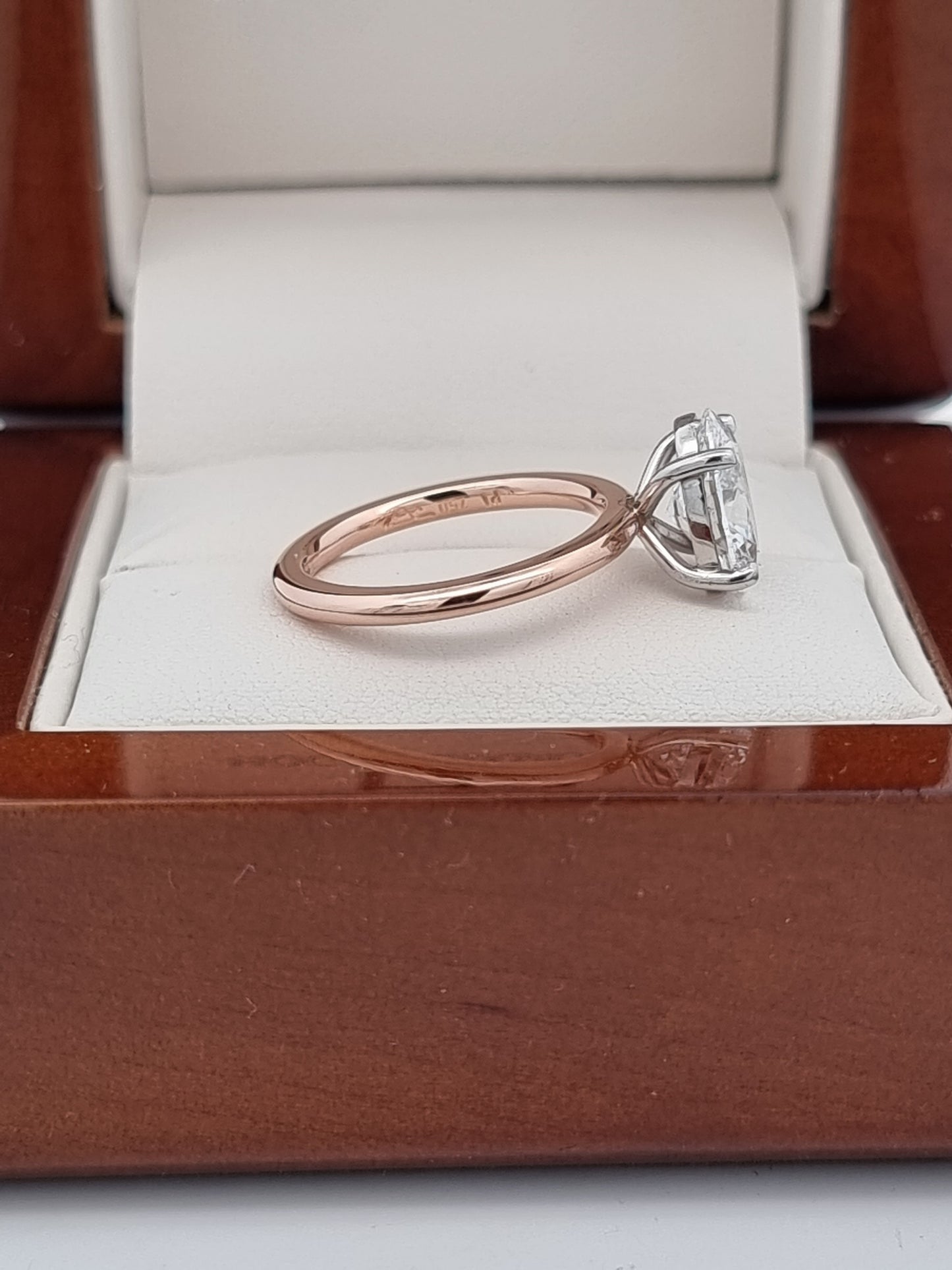 $50K+ Value! GIA Certified - 100% NATURAL 2.02 Carat Oval Cut Diamond Ring. E Colour!